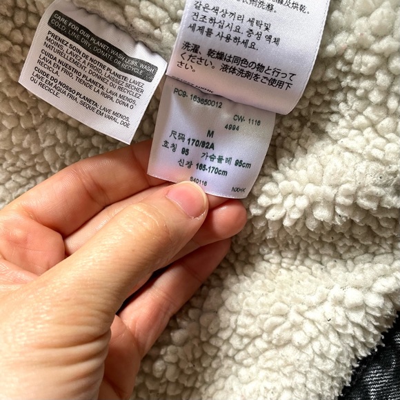 Men’s Levi’s Sherpa Black Denim Trucker Jacket size M - Picture 3 of 5